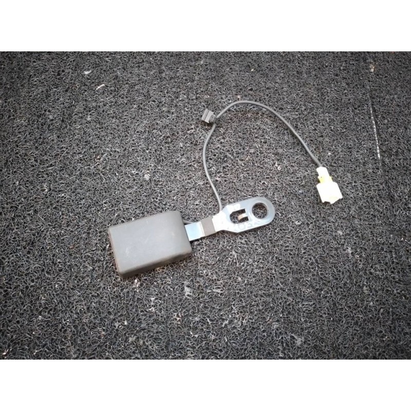 Recambio de enganche cinturon delantero derecho para citroën berlingo station wagon live edition referencia OEM IAM 96815079XT  
