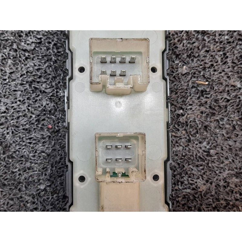 Recambio de mando elevalunas delantero izquierdo para dodge caliber sxt referencia OEM IAM - Blanco 2