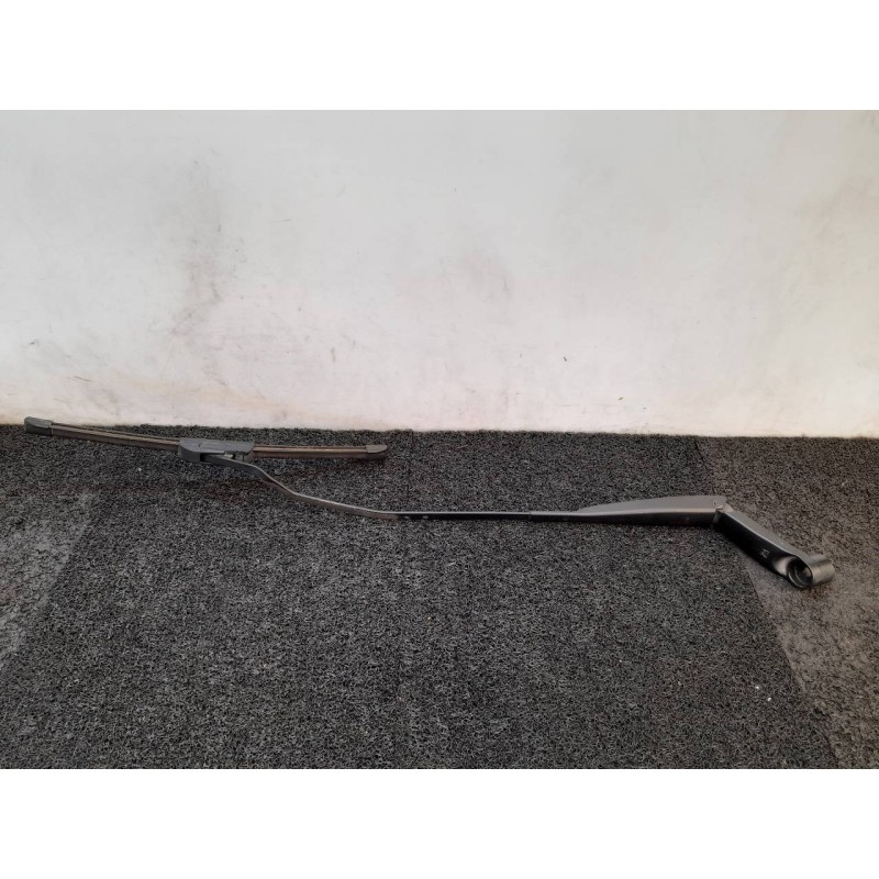 Recambio de brazo limpia delantero derecho para hyundai i20 classic referencia OEM IAM   