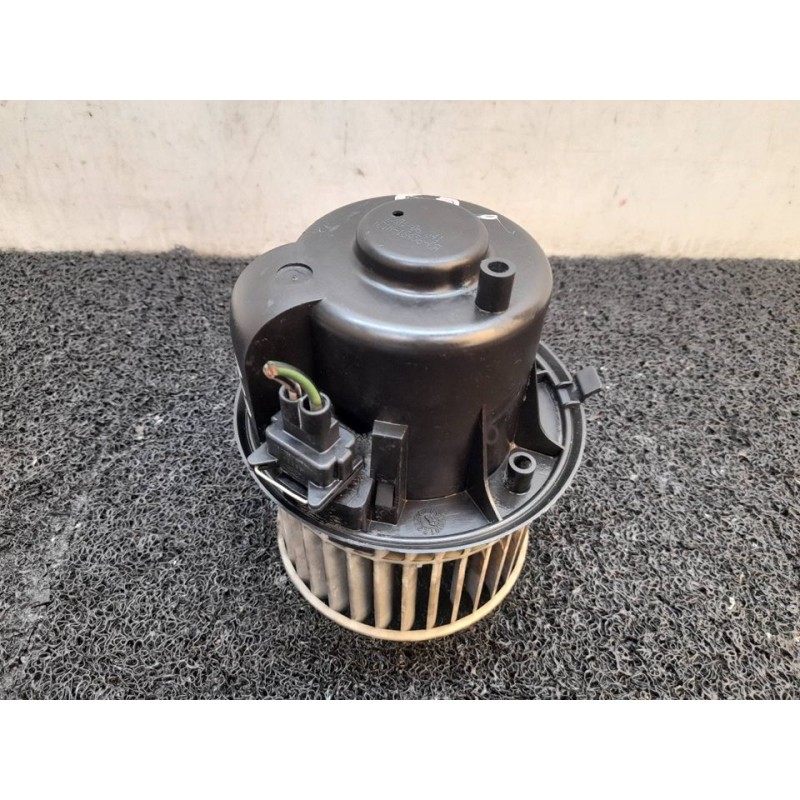 Recambio de motor calefaccion para ford transit mod. 2000 combi ft 260 2.0 corto referencia OEM IAM YC1H18456CA - Blanco