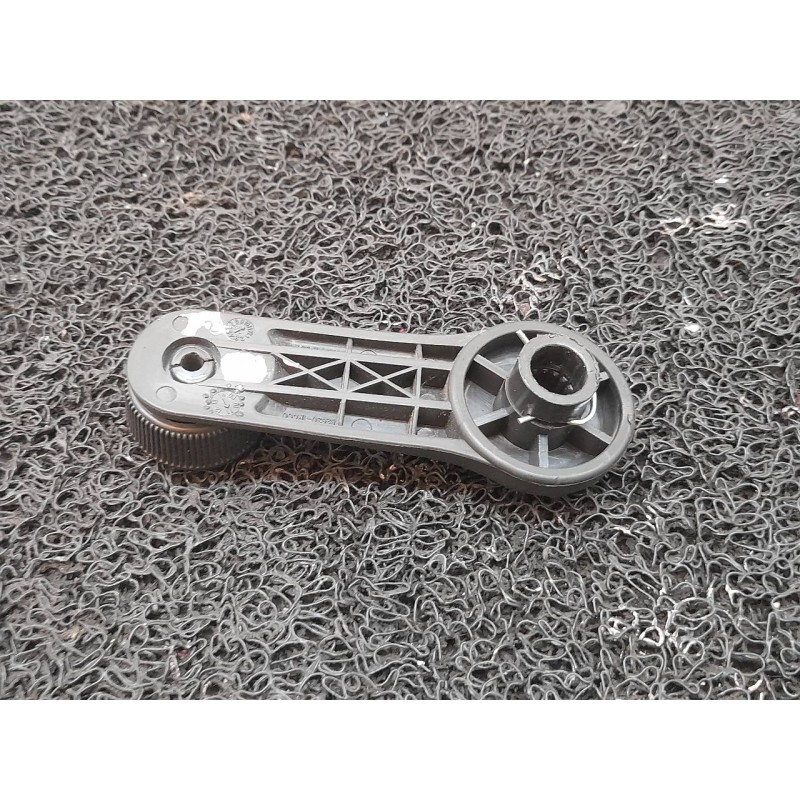 Recambio de maneta elevalunas trasera derecha para hyundai i30 (gd) style referencia OEM IAM 826301M000 - Blanco 2