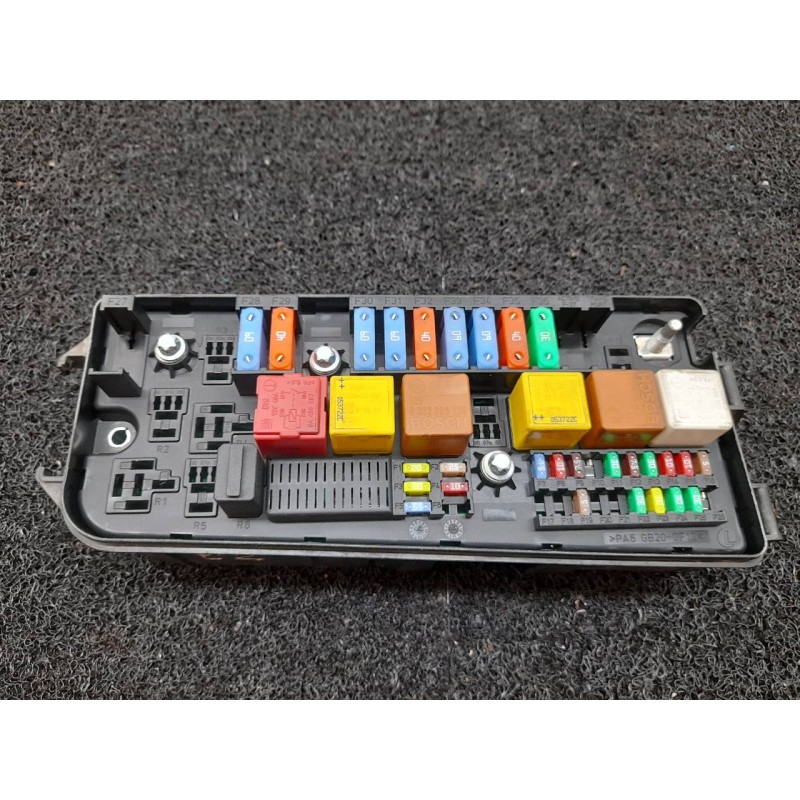 Recambio de caja reles / fusibles para opel vectra c berlina elegance referencia OEM IAM 13205800 519179006 2
