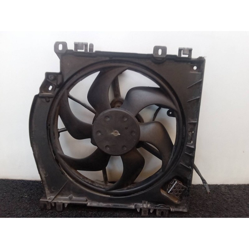Recambio de electroventilador para renault clio iii emotion referencia OEM IAM 8200688375 1831441000 FAURECIA