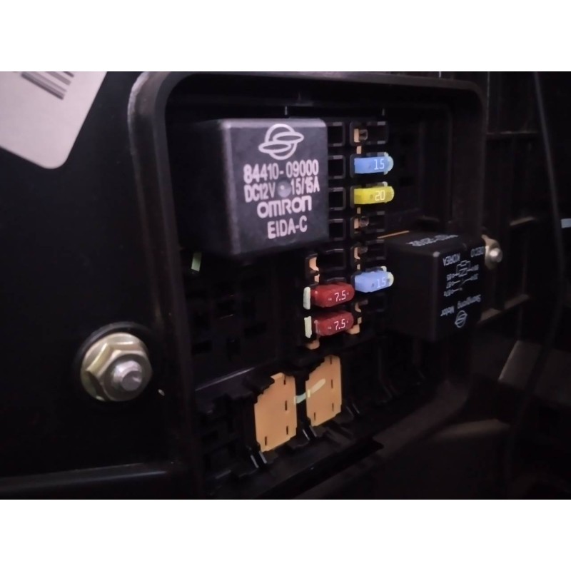 Recambio de caja reles / fusibles para ssangyong actyon 200 xdi 4wd limited referencia OEM IAM   