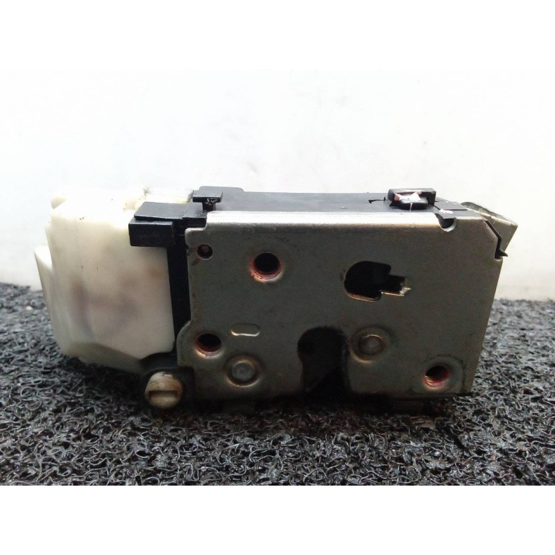 Recambio de cerradura puerta trasera izquierda para lancia lybra station wagon 1.9 jtd lx referencia OEM IAM 2
