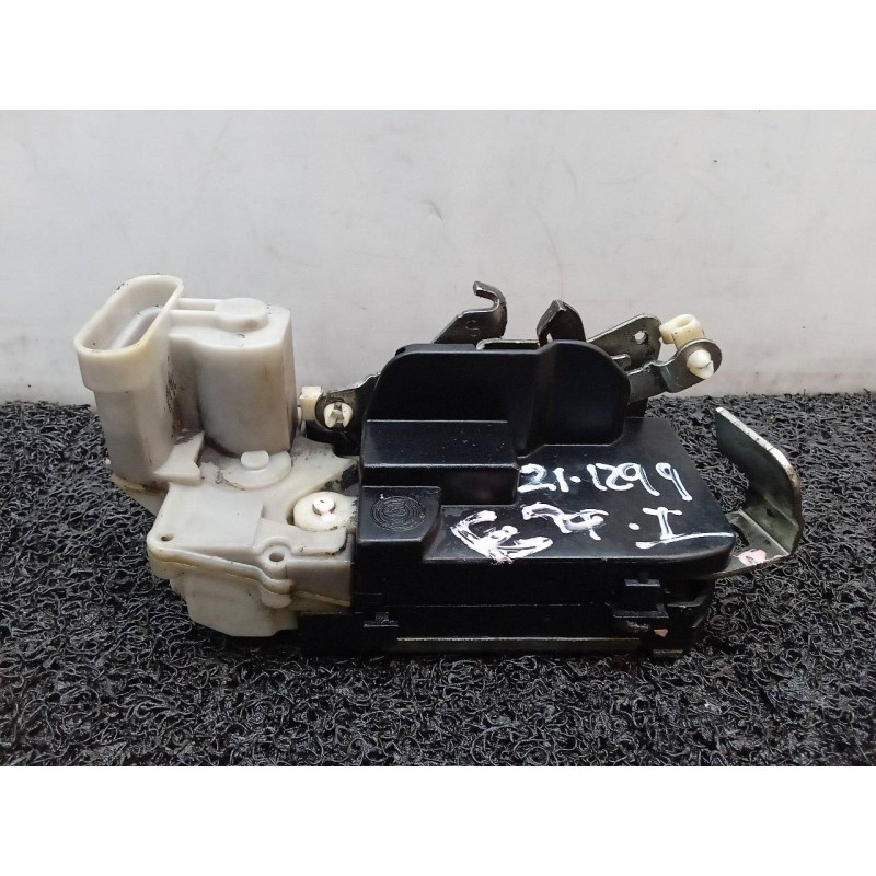 Recambio de cerradura puerta trasera izquierda para lancia lybra station wagon 1.9 jtd lx referencia OEM IAM 4