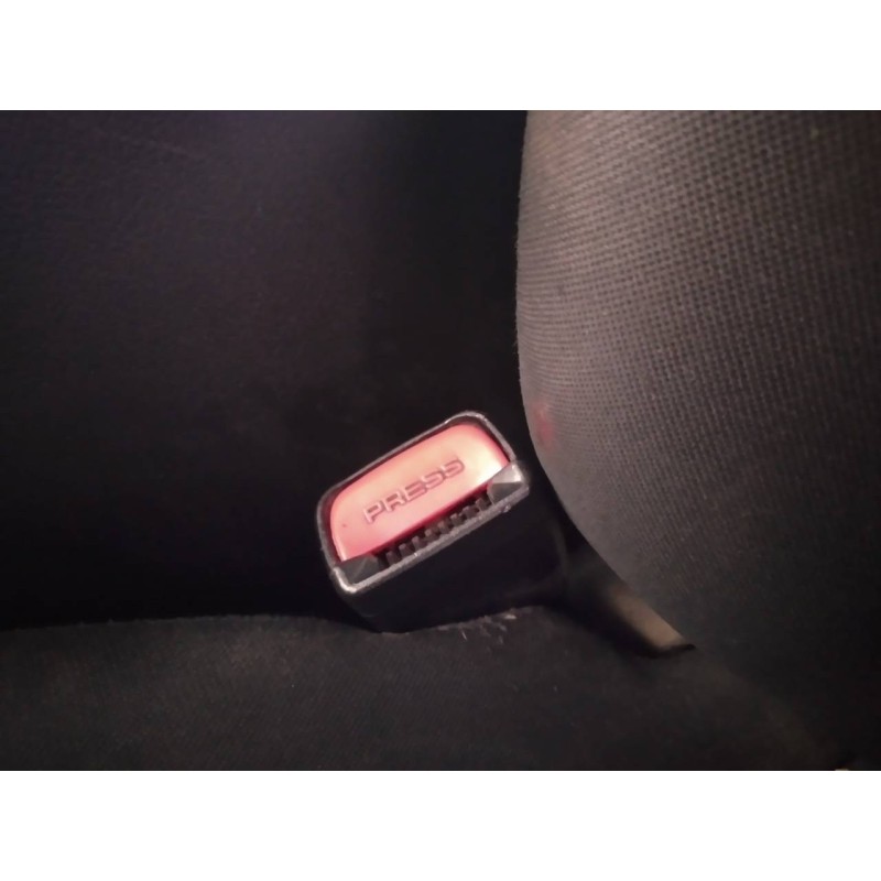 Recambio de enganche cinturon delantero izquierdo para ssangyong actyon 200 xdi 4wd limited referencia OEM IAM   