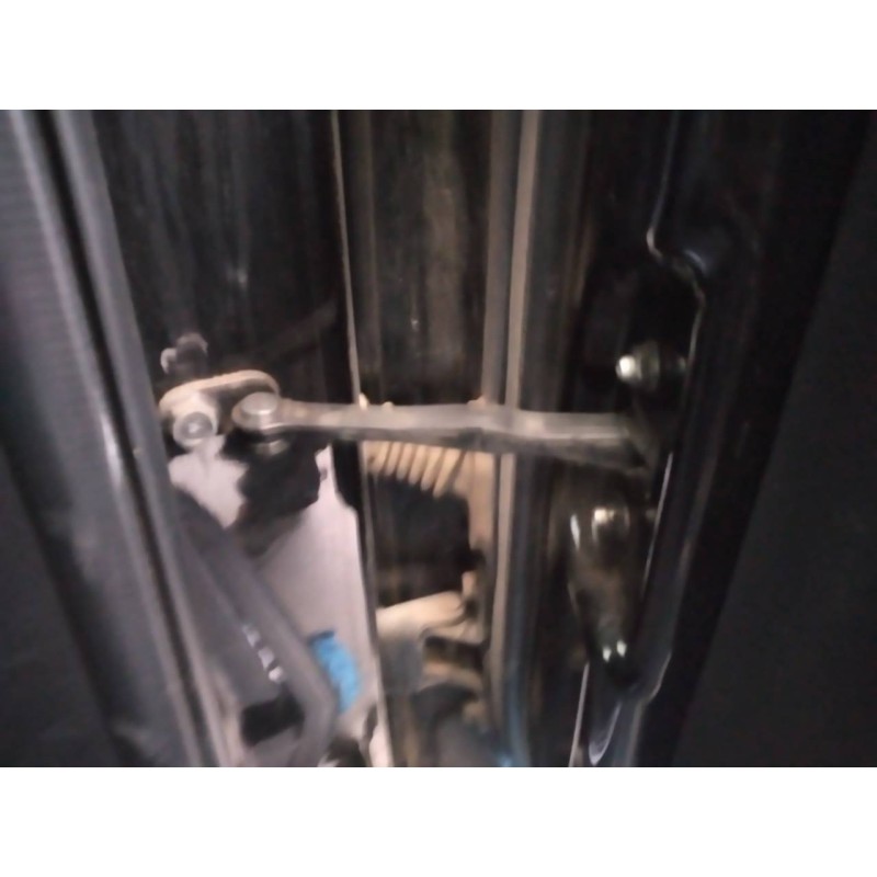 Recambio de retenedor puerta trasera derecha para ssangyong actyon 200 xdi 4wd limited referencia OEM IAM   