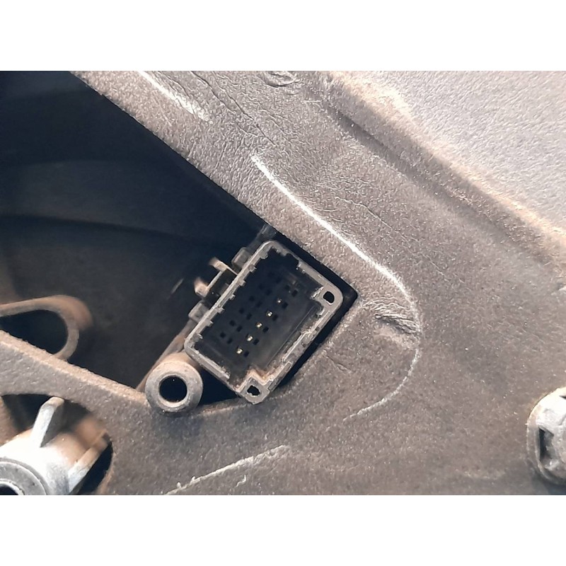 Recambio de retrovisor izquierdo para renault clio iii confort dynamique referencia OEM IAM 4
