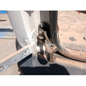RETENEDOR PUERTA TRASERA IZQUIERDA 