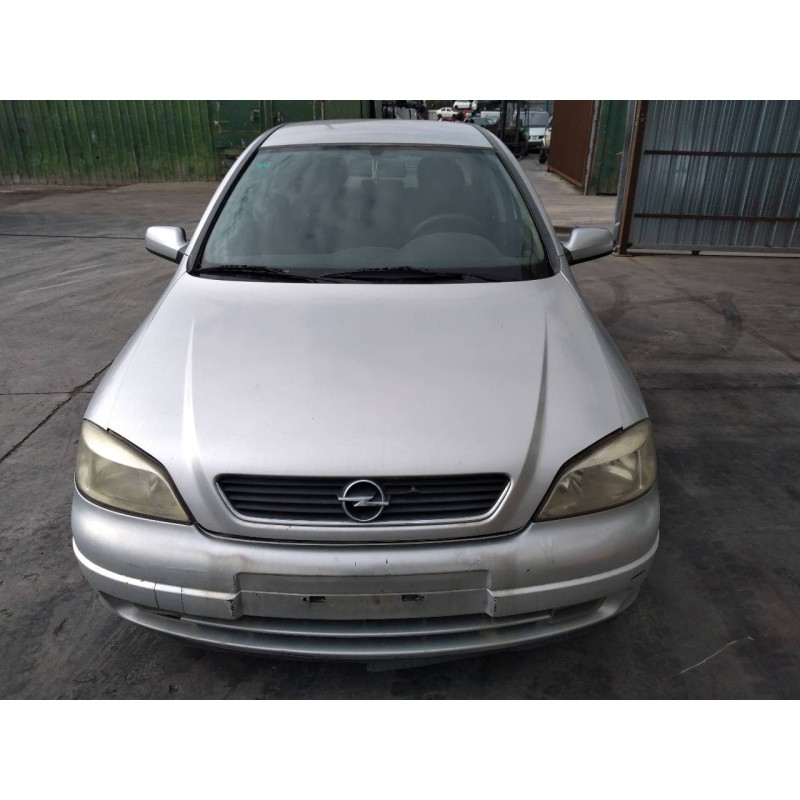 opel astra g berlina del año 2000