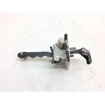 RETENEDOR PUERTA DELANTERA DERECHA ES70T8AVG 