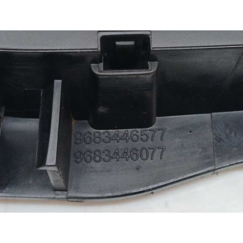 Recambio de maneta interior delantera derecha para peugeot 3008 confort referencia OEM IAM 9683446077 2