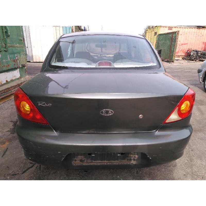 kia rio del año 2001