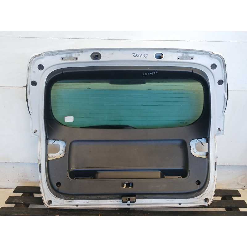 Recambio de porton trasero para kia sportage drive 2wd referencia OEM IAM - Blanco 2