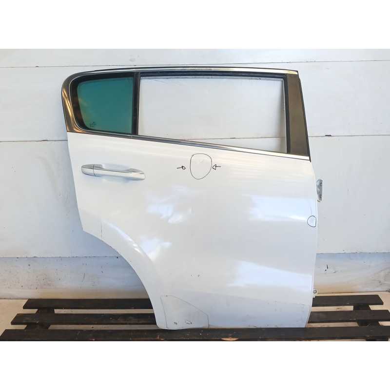 Recambio de puerta trasera derecha para kia sportage drive 2wd referencia OEM IAM   