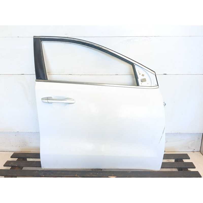 Recambio de puerta delantera derecha para kia sportage drive 2wd referencia OEM IAM   