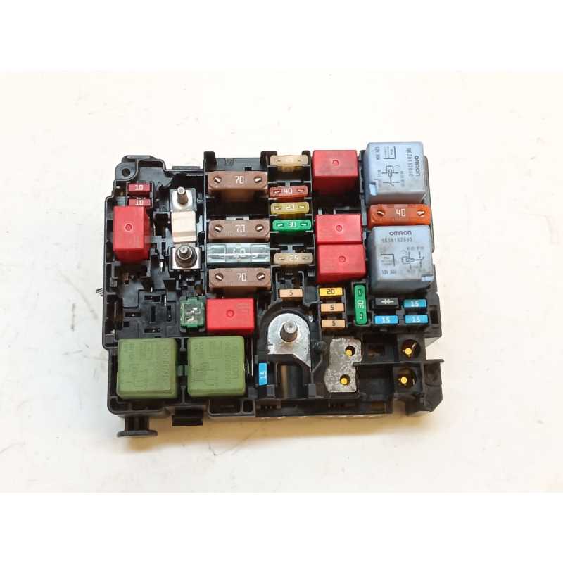 Recambio de caja reles / fusibles para citroën c-elysee (dd_) 1.2 vti 82 referencia OEM IAM 9804848480  