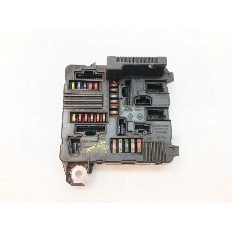 Recambio de caja reles / fusibles para renault megane ii (bm0/1_, cm0/1_) 1.9 dci (bm0g, cm0g) referencia OEM IAM 8200306033C - Granate