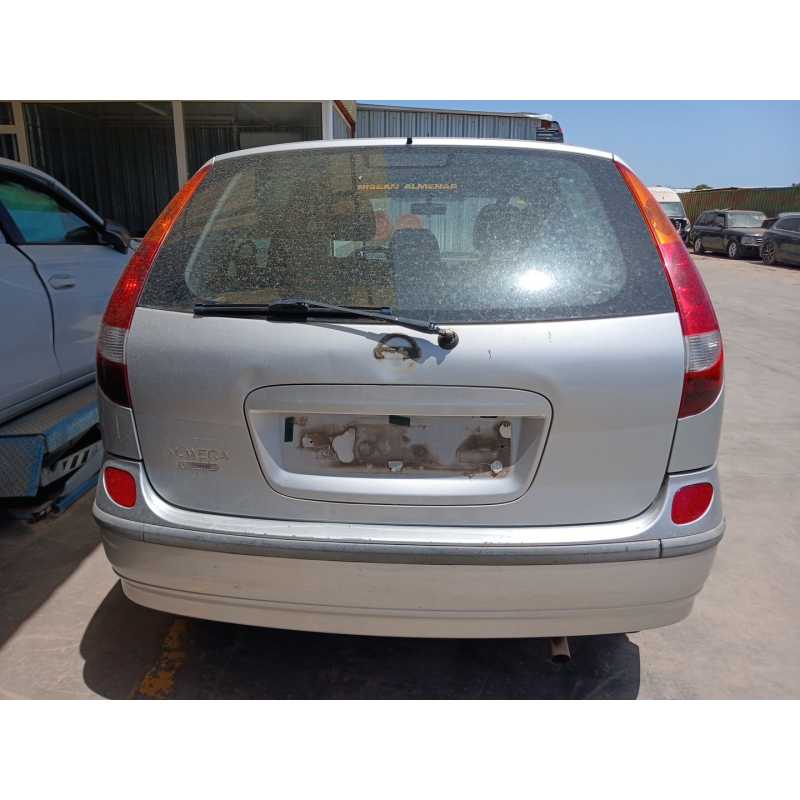 nissan almera tino (v10) del año 2005