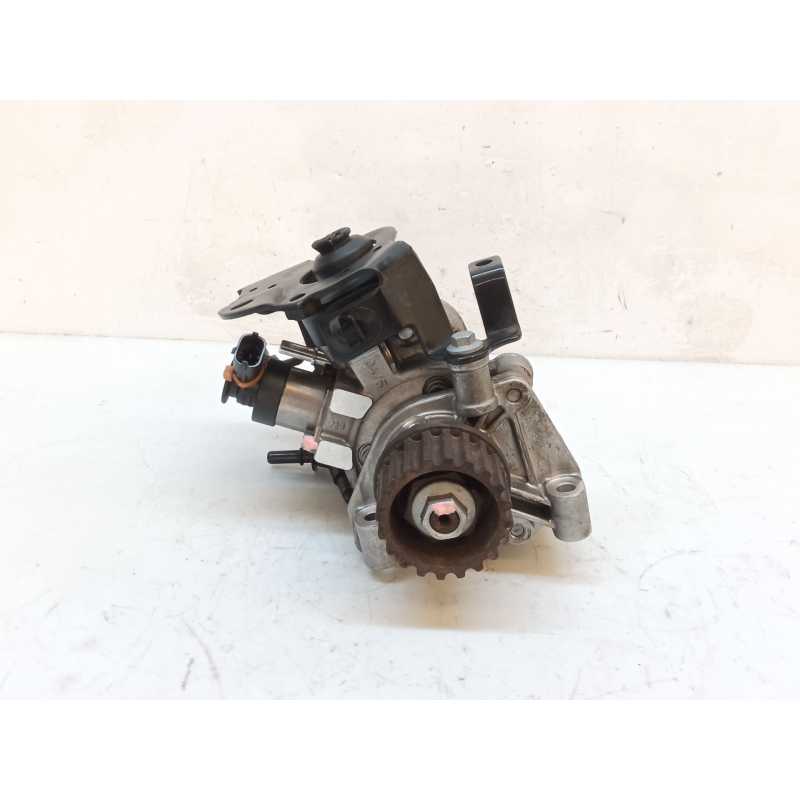 Recambio de bomba inyeccion para dacia sandero stepway referencia OEM IAM 0445010704 H8201434847 3