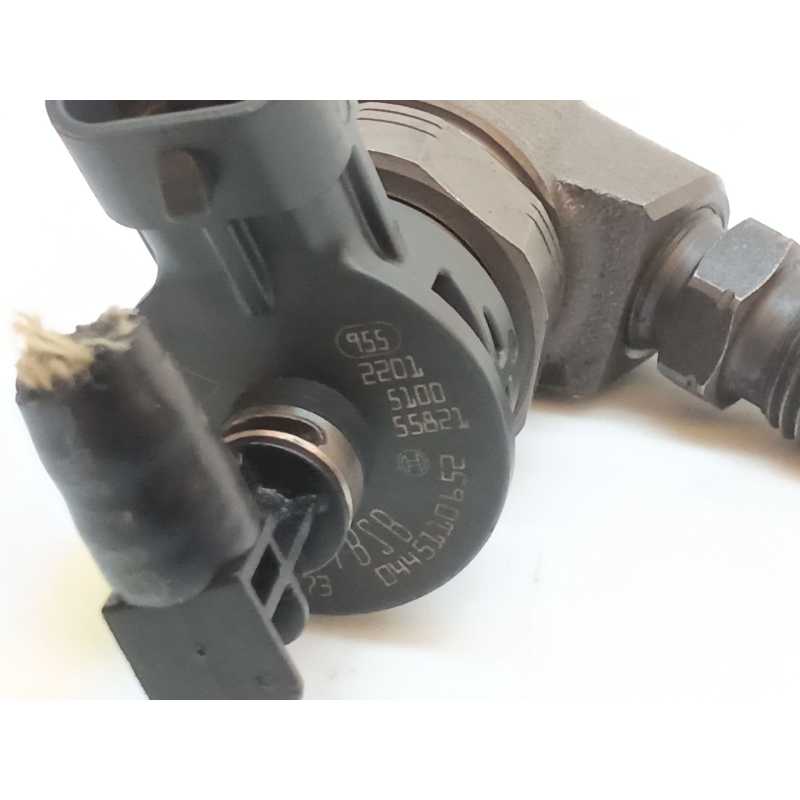 Recambio de inyector para dacia sandero stepway referencia OEM IAM 0445110652 2