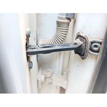 RETENEDOR PUERTA TRASERA IZQUIERDA 