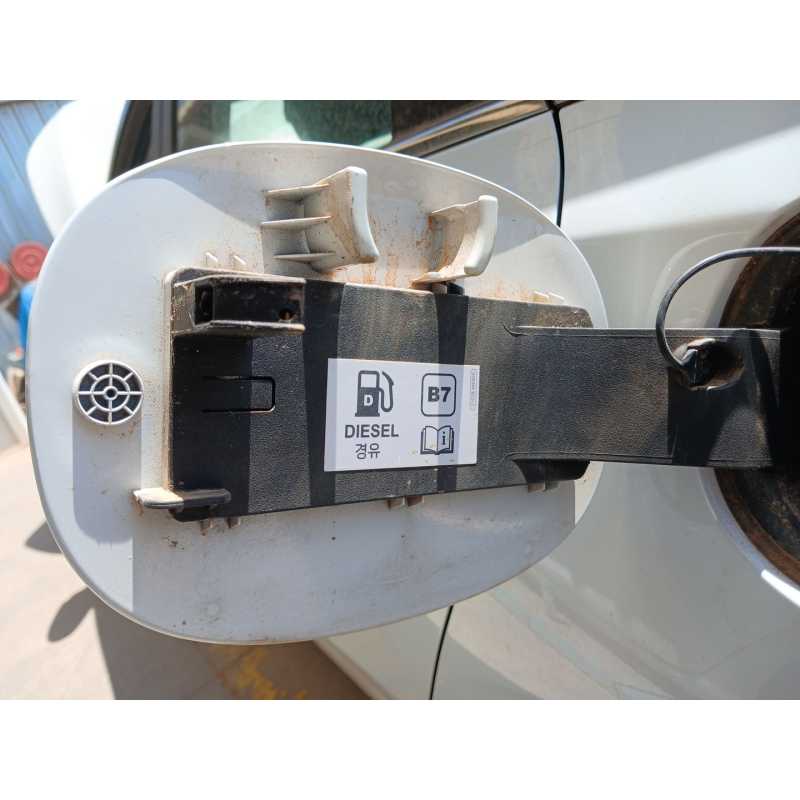 Recambio de tapa exterior combustible para kia ceed (cd) 1.6 crdi 115 referencia OEM IAM - Blanco 2
