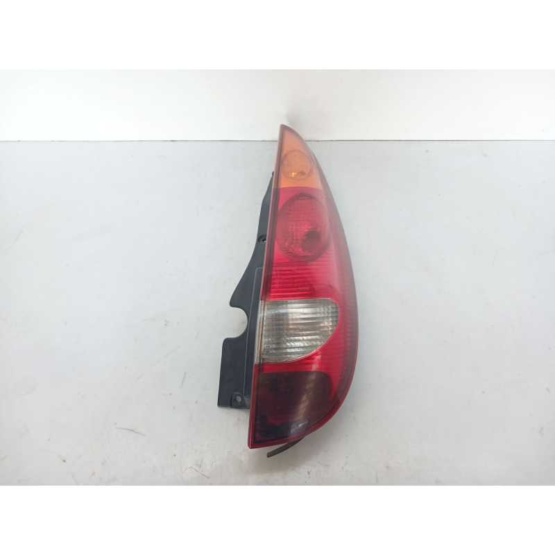 Recambio de piloto trasero derecho para nissan almera tino (v10) 1.8 referencia OEM IAM 26550BU200  