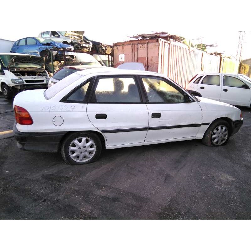 opel astra f berlina del año 1993