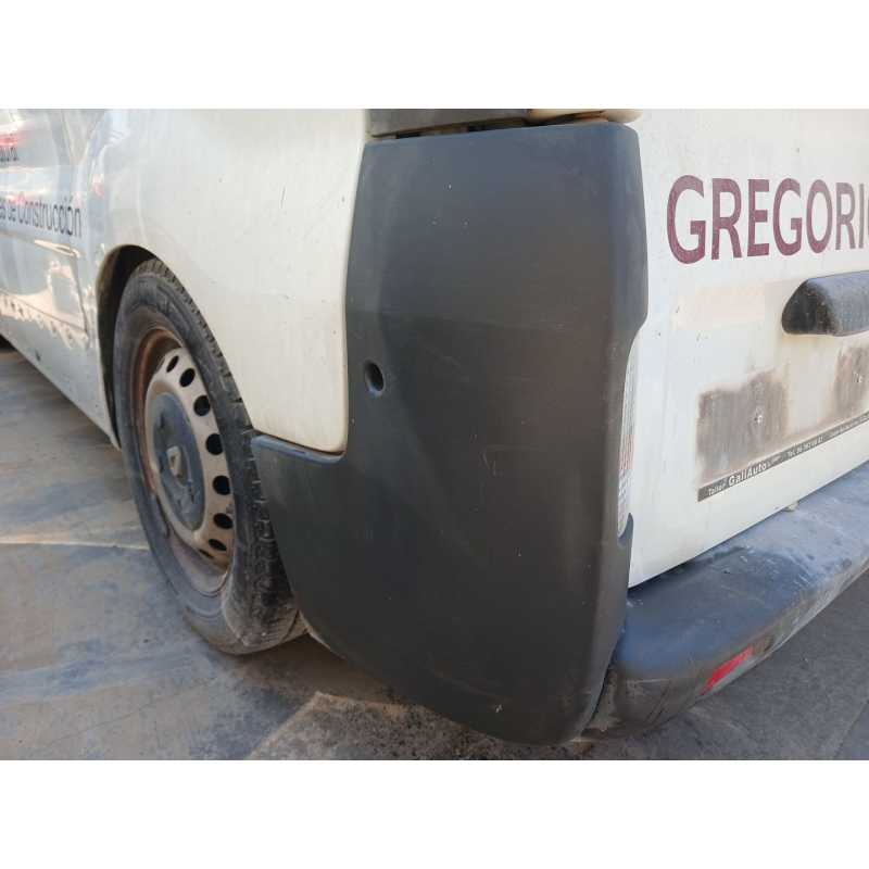 Recambio de puntera paragolpes trasera izquierda para renault trafic ii autobús (jl) 1.9 dci 100 (jl0c) referencia OEM IAM   