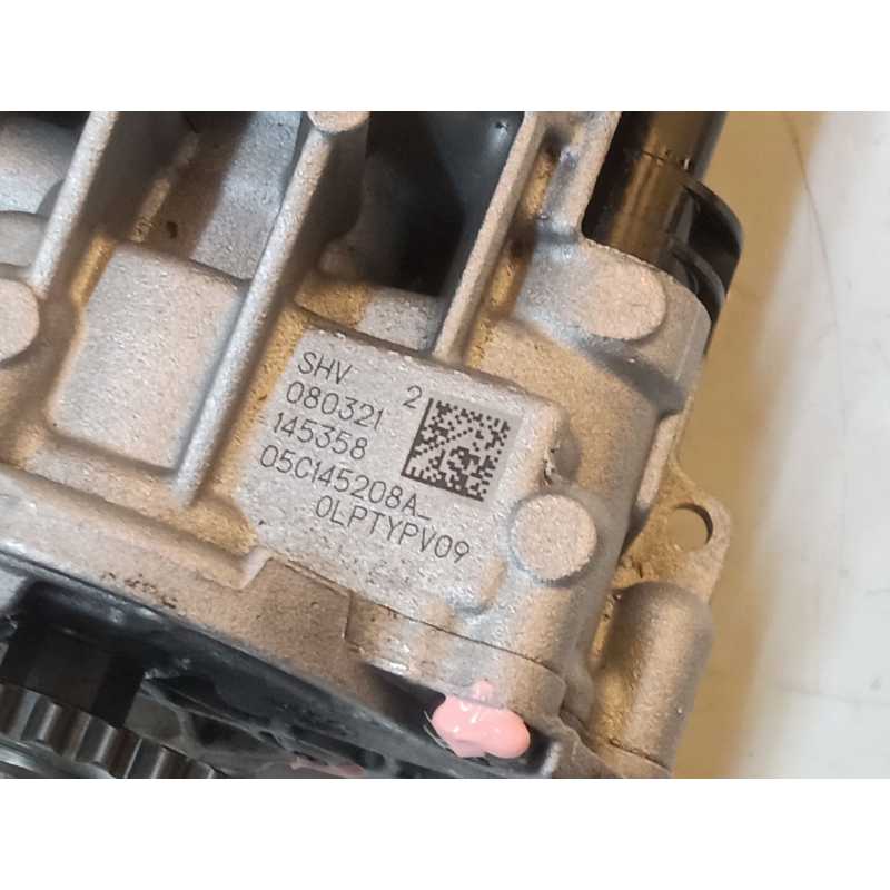 Recambio de bomba aceite para audi a1 sportback (gba) 25 tfsi referencia OEM IAM 05C145208A - Blanco 2