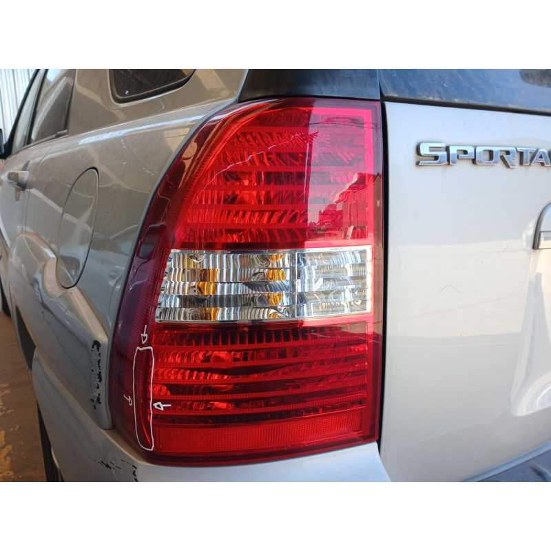 Recambio de piloto trasero izquierdo para kia sportage ii (je_, km_) 2.0 crdi 4wd referencia OEM IAM - Plata
