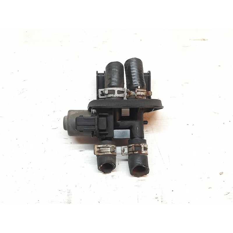 Recambio de valvula intercambio de calefaccion para ford fiesta berlina studio referencia OEM IAM 96FW18495BD  