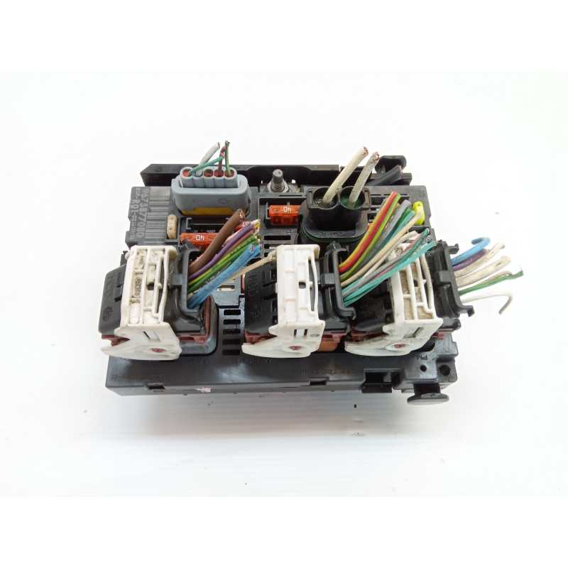 Recambio de caja reles / fusibles para citroën c4 grand picasso i (ua_) 1.6 hdi 110 referencia OEM IAM 9675877080 - Blanco 3