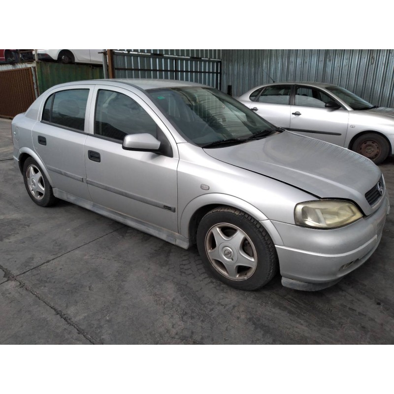 opel astra g berlina del año 2000