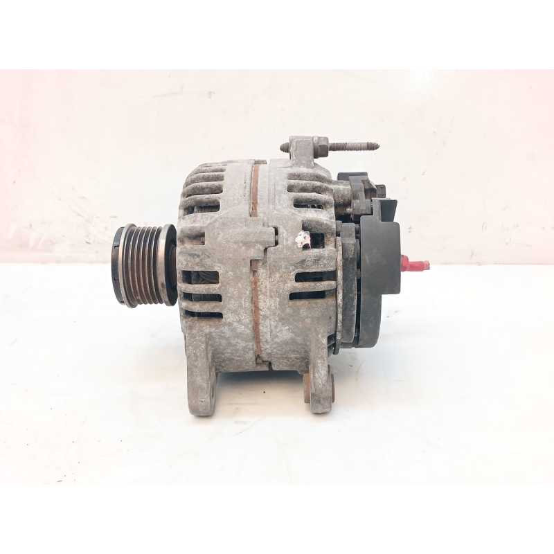 Recambio de alternador para renault clio iii emotion referencia OEM IAM 0124425037 8200390675 BOSCH