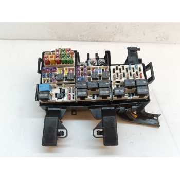 CAJA RELES / FUSIBLES 