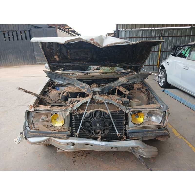 mercedes-benz 123 sedán (w123) del año 1982