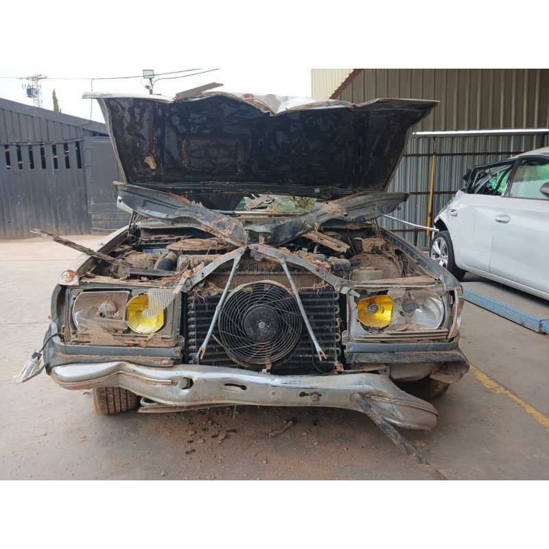 mercedes-benz 123 sedán (w123) del año 1982