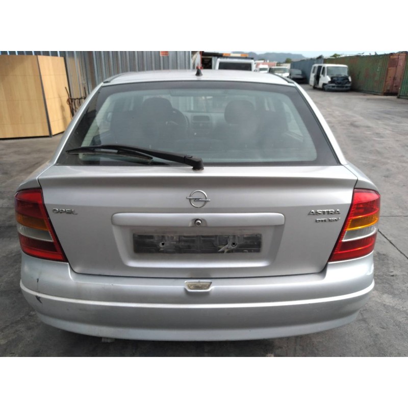 opel astra g berlina del año 2000