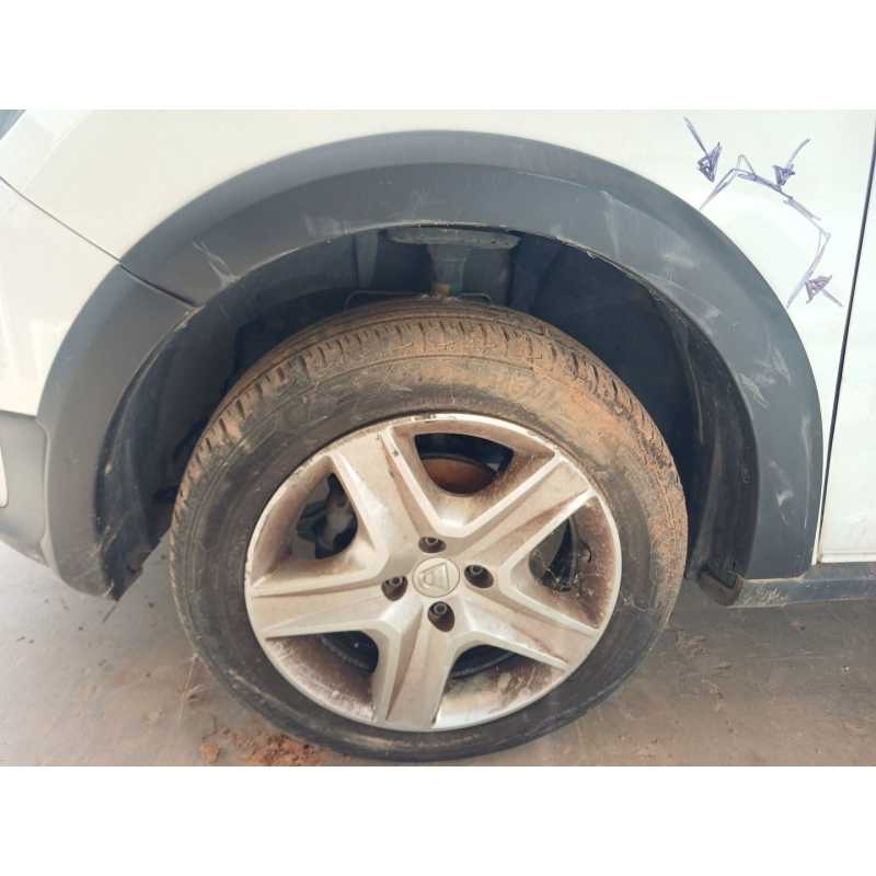 Recambio de aletin delantero izquierdo para dacia sandero stepway referencia OEM IAM   