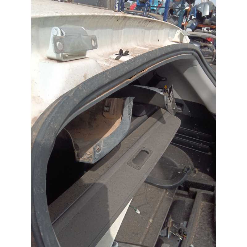 Recambio de goma contorno porton / tapa para ssangyong tivoli limited 4x2 referencia OEM IAM   