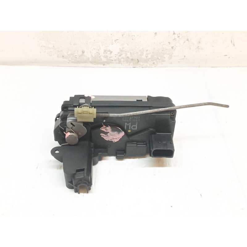 Recambio de cerradura puerta trasera derecha para opel zafira b cosmo referencia OEM IAM 13210739  