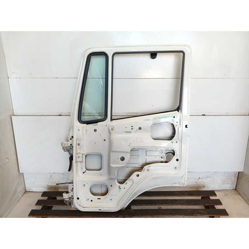 Recambio de puerta delantera derecha para nissan atleon 110 referencia OEM IAM - Blanco 2