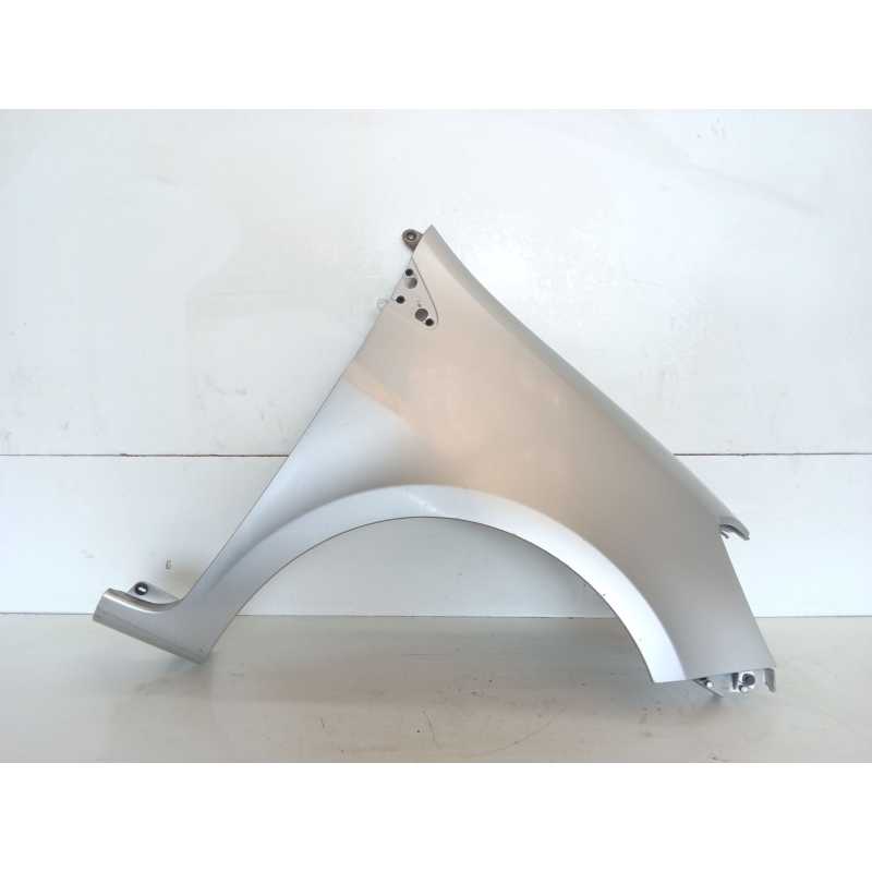 Recambio de aleta delantera derecha para renault clio iii grandtour (kr0/1_) 1.5 dci (kr0f) referencia OEM IAM 8200256118  