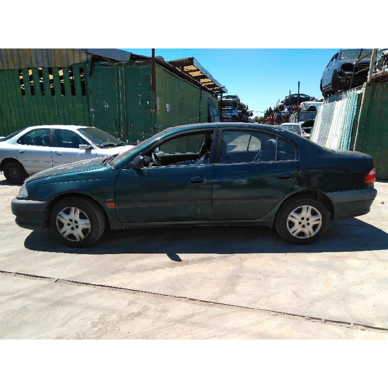 toyota avensis berlina (t 22) del año 2001