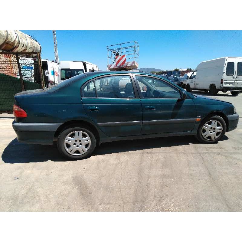 toyota avensis berlina (t 22) del año 2001