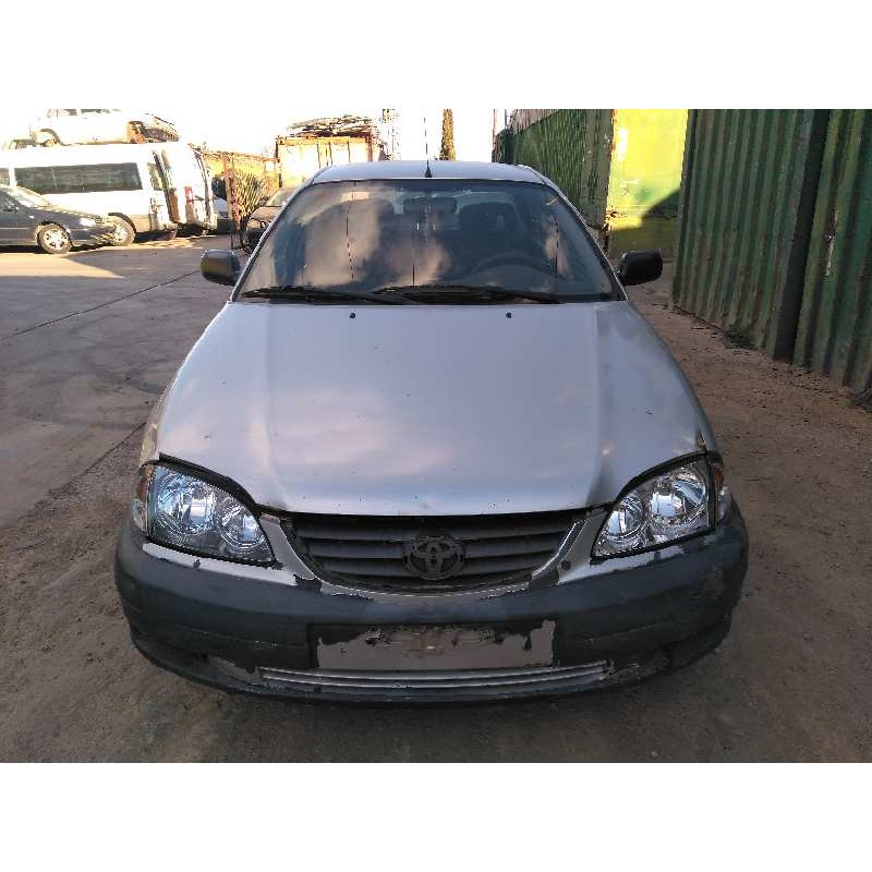 toyota avensis berlina (t 22) del año 2001