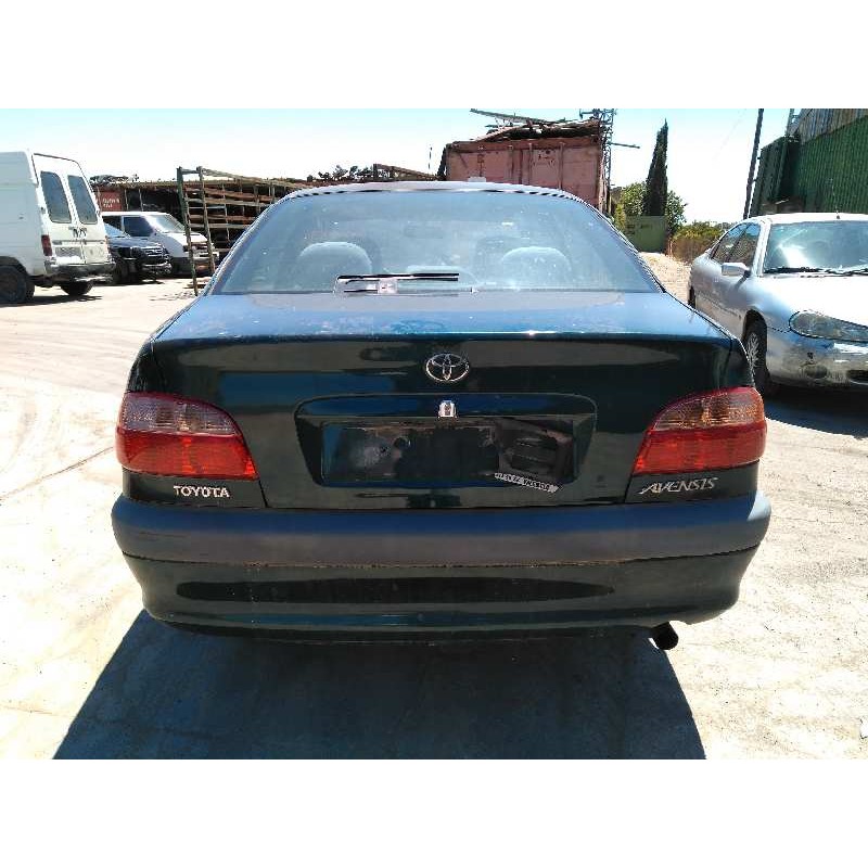toyota avensis berlina (t 22) del año 2001